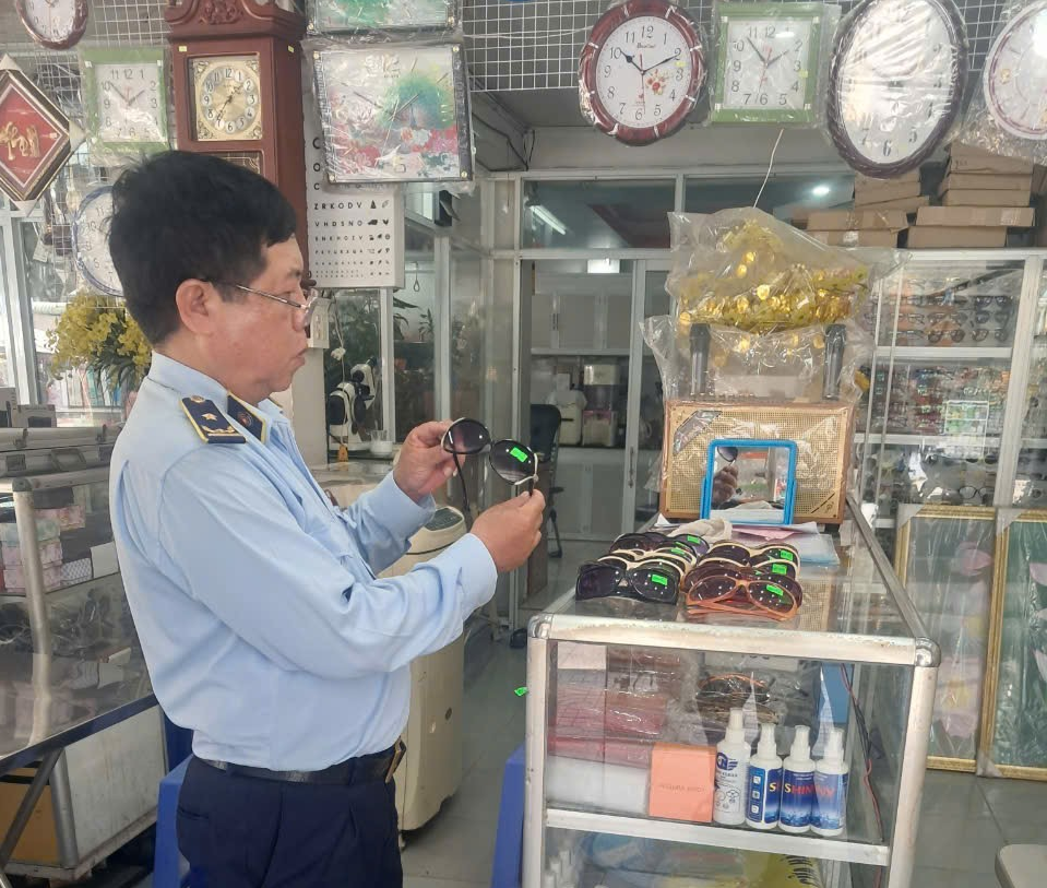 Phạt tiền 4 triệu đồng về hành vi kinh doanh hàng hóa không rõ nguồn gốc xuất xứ